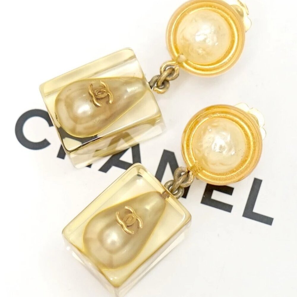 CHANEL CC Logos Pearl Lucite Cube Dangle Earrings Gold Tone 97P Auth w/Box o1131